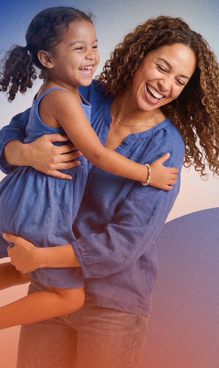Mãe e filha sorrindo